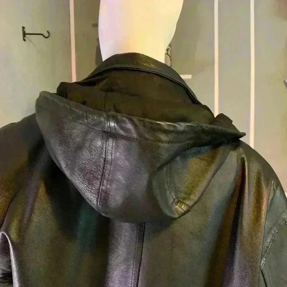 I.O.U - Picture 4 of 10